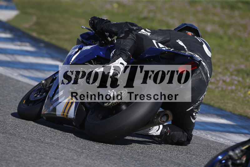 /Archiv-2024/01 26.-28.01.2024 Moto Center Thun Jerez/Gruppe gelb-yellow/backside